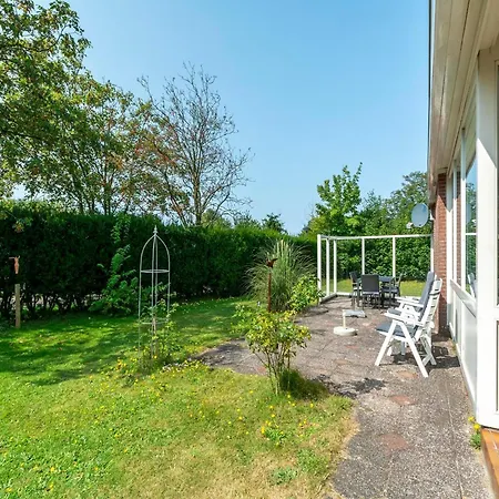 Near Bulb Fields With Garden Casa vacanze Sint Maartensvlotbrug