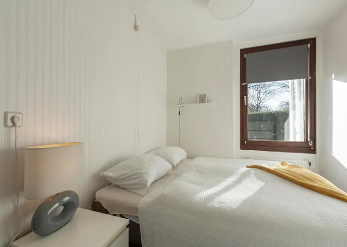 Near Bulb Fields With Garden Casa vacanze Sint Maartensvlotbrug