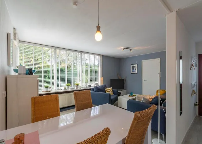 Casa vacanze Near Bulb Fields With Garden Sint Maartensvlotbrug