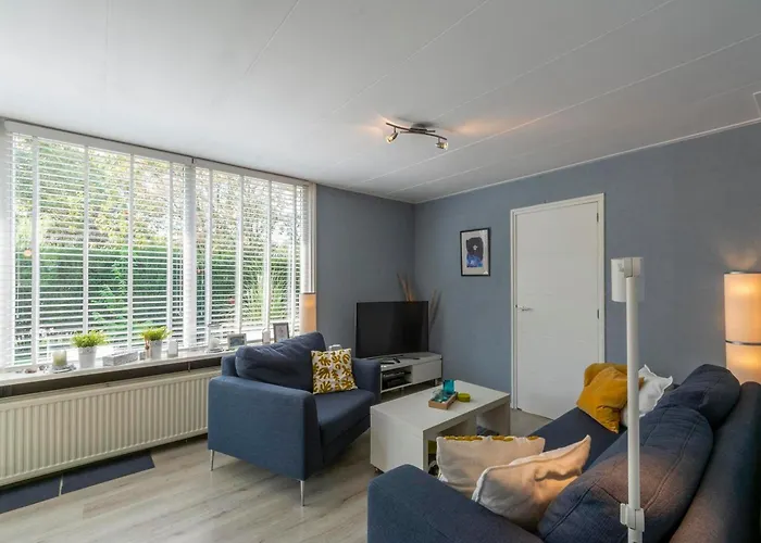 Near Bulb Fields With Garden * Sint Maartensvlotbrug