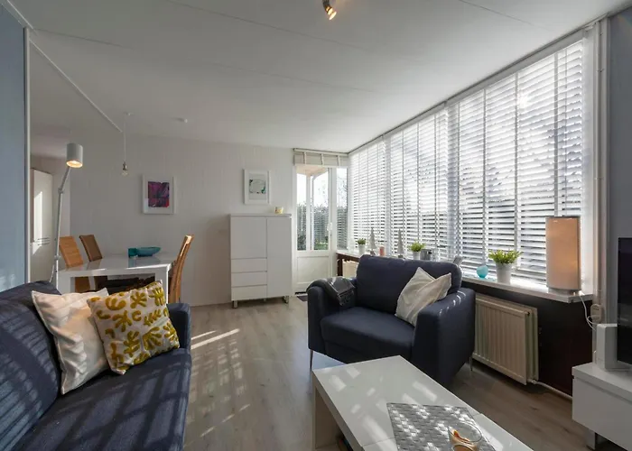 Near Bulb Fields With Garden Casa vacanze Sint Maartensvlotbrug